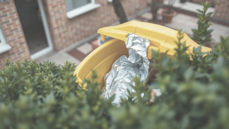 Gdzie wyrzucać folię aluminiową? Przewodnik po recyklingu