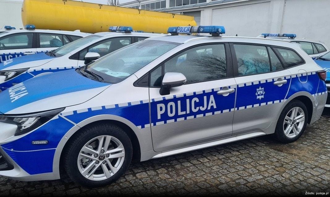 Bezpieczeństwo nad wodą: Policjanci edukują dzieci w Koszęcinie